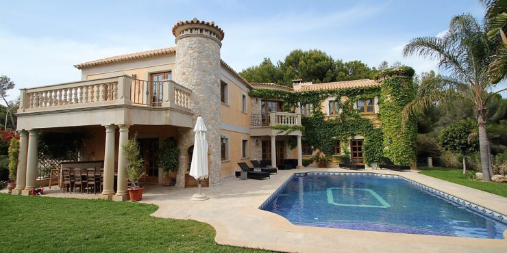 Immobilien Mallorca: Mediterrane Villa mit Naturstein-Elementen