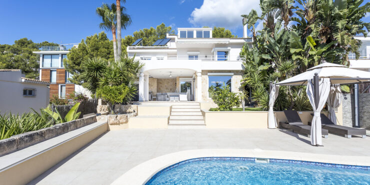 Attraktive modernisierte Villa mit Meerblick in fantastischer Lage