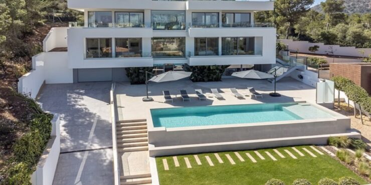 Designervilla mit sensationellem Panoramablick bis zum Meer