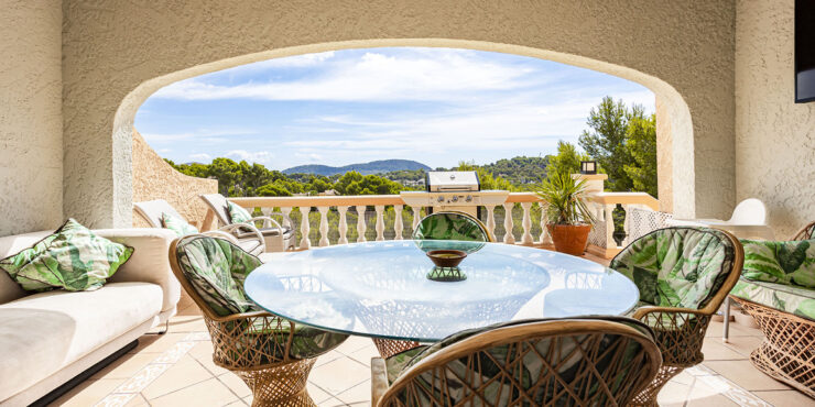 Charmante Villa mit Panoramablick und Gästeapartment
