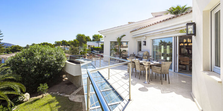 Moderne Luxusvilla der Extraklasse mit Meerblick