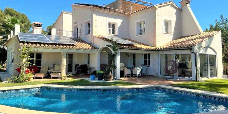 Charmante mediterrane Villa mit Pool