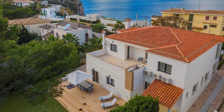 Moderne kernsanierte Luxusvilla mit Meerblick