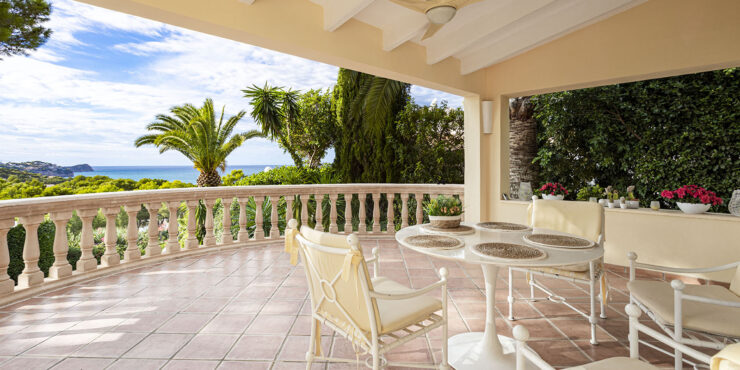 Eindrucksvolle Villa mit Panorama- und Meerblick