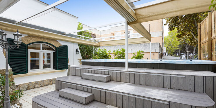 Mediterrane Villa mit modernen Akzenten fußläufig zum Strand